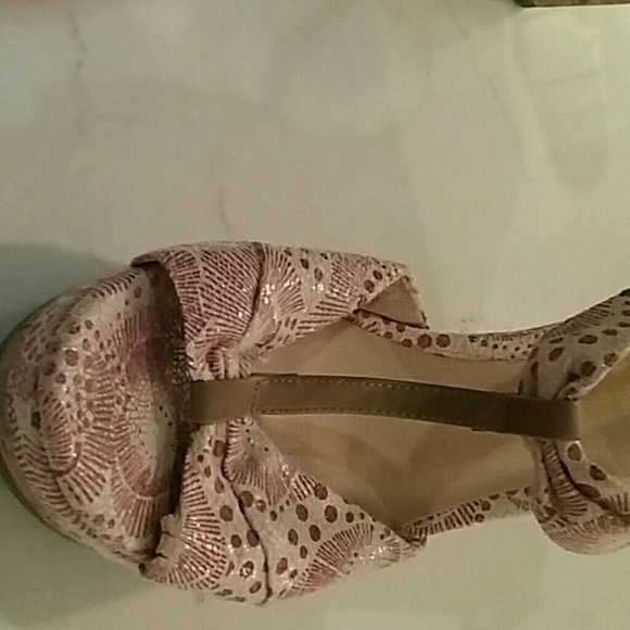 Shoes - Picture 4 of 5